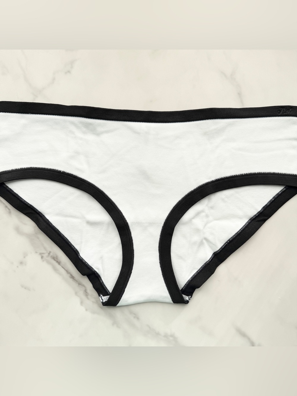 PINK VICTORIA’S SECRET SEAMLESS SMOOTH HIPHUGGER PANTY IN WHITE W/ BLACK SIZE XL